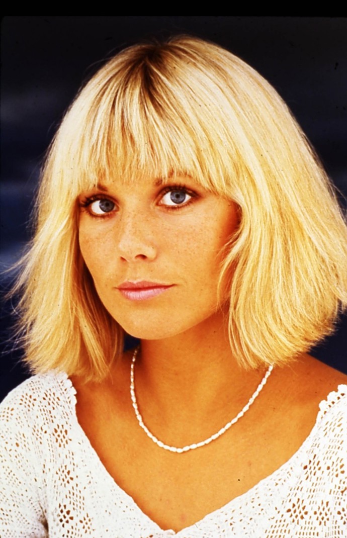 Pro Glynis přitom byly v osmdesátých letech výrazné černé oční linky (vedle ikonického blond mikáda a s ofinou) prakticky poznávacím znamením.