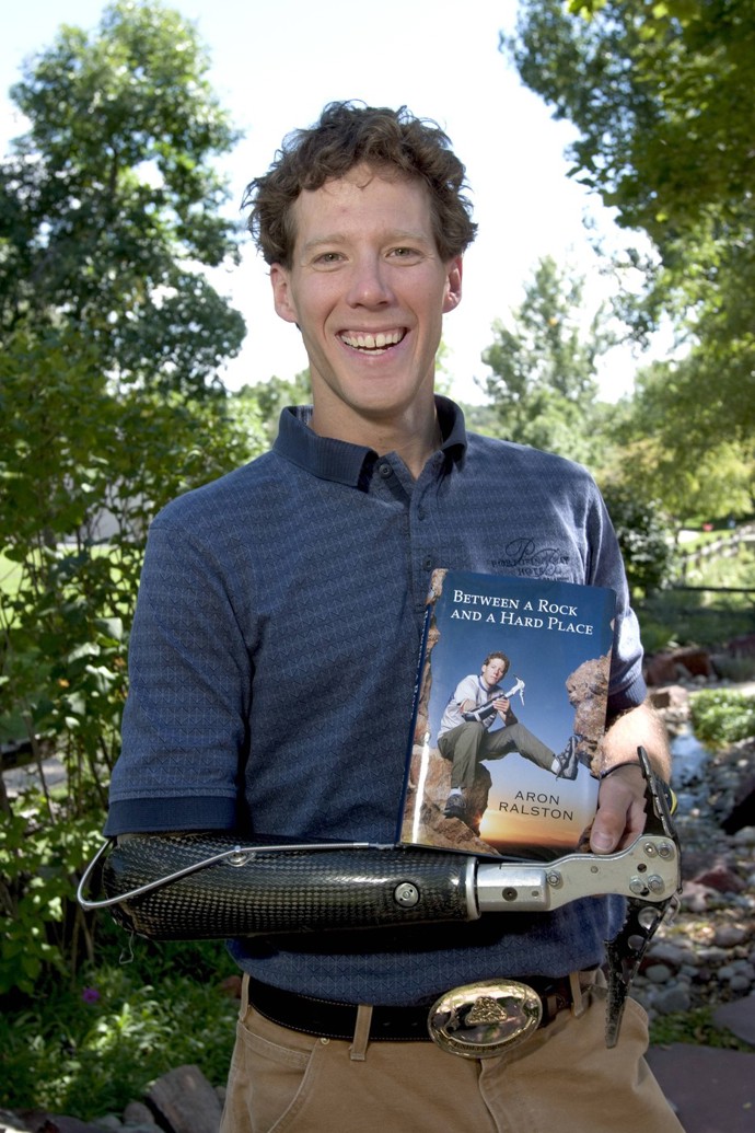 Aron Ralston vydal o svém neuvěřitelném příběhu také knihu, která byla později zfilmována.