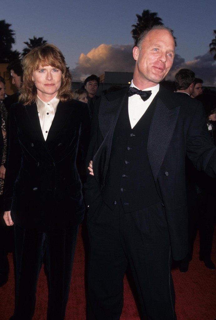 Takto se Amy a Ed vymódili na Zlaté Globy v roce 1996 a hereččin stylista bez rozpaků přiznává, že se jejich outfity letos inspiroval.