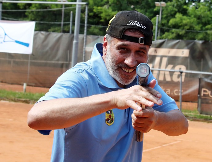 David Suchařípa je ze smrti zdrcen. 