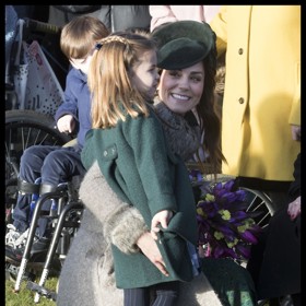 Na potomky nekřičí, naopak jim vše v klidu vysvětluje. Používá k tomu trik, kdy poklekne nebo se předkloní, aby si s dětmi mohla na stejné úrovni povídat z očí do očí.