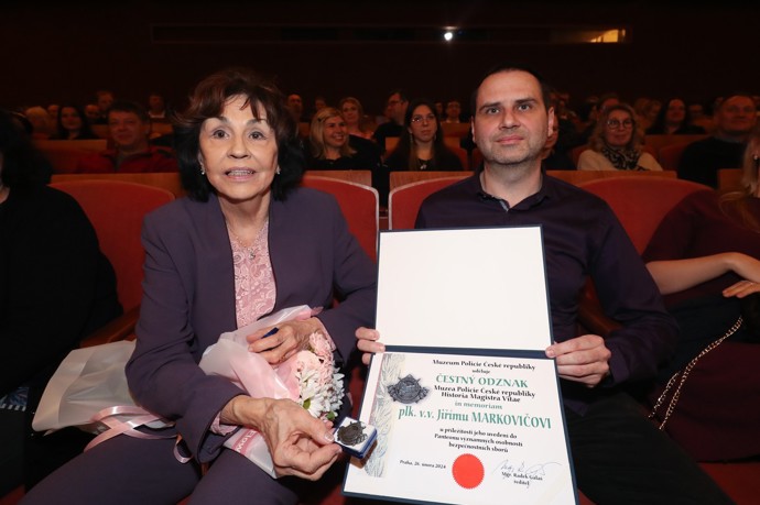 Manželka slavného kriminalisty Eva Markovičová se synem Jiřím Markovičem. 