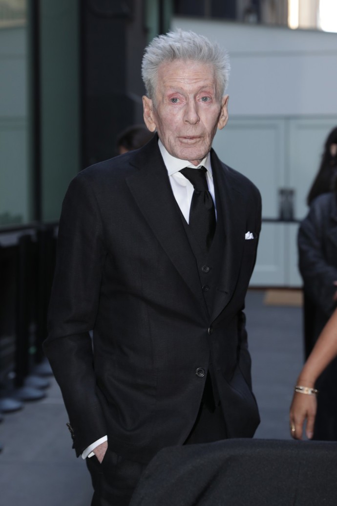 Calvin Klein patří k jedněm z nejúspěšnějších návrhářů současnosti. Jeho jmění se odhaduje na 800 milionů dolarů.