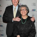 Alan tvrdí, že za jejich šťastným a dlouholetým manželstvím s Arlene stojí mimo jiné společný smysl pro humor.