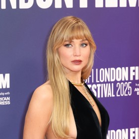 Poté, co fenka napadla jejího synka Cye, musela ji herečka dát ke svým rodičům.