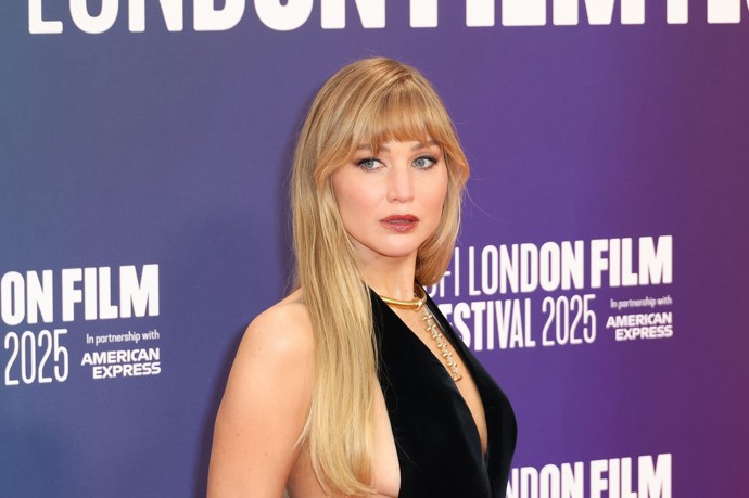 Poté, co fenka napadla jejího synka Cye, musela ji herečka dát ke svým rodičům.