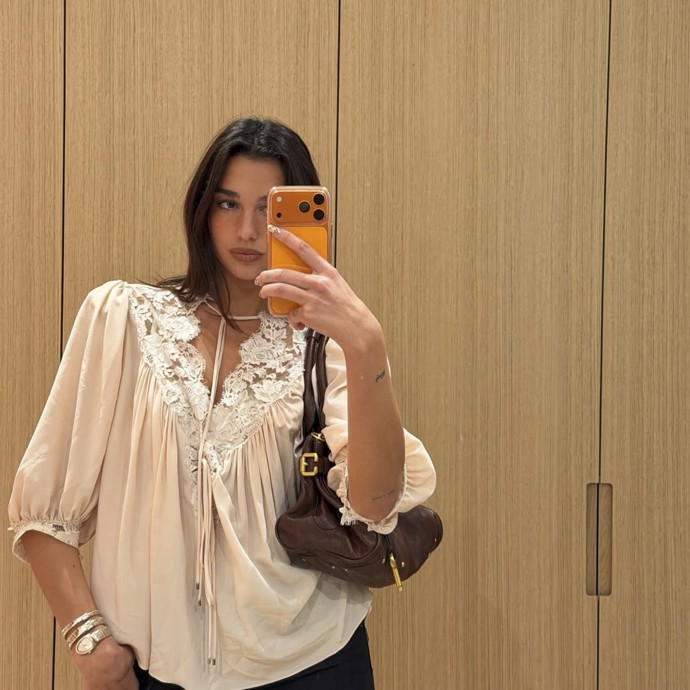 Barevné konfety zajistí, že se nehty budou hodit jak neutrálním kouskům...