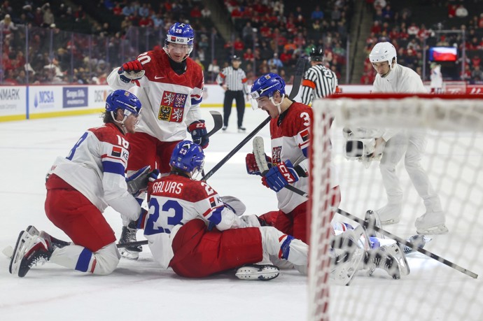 Galvas svým "kopnutým" gólem zařídil týmu vítězství.