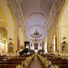 Poslední rozloučení proběhlo v katolickém kostele Notre-Dame-de-l’Assomption.