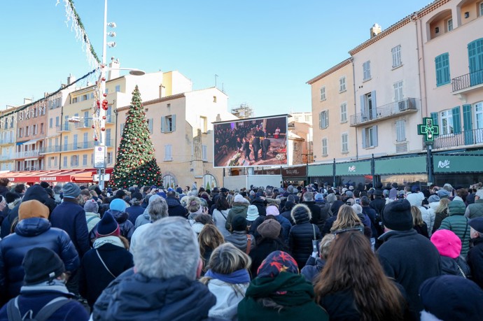 Přišly se rozloučit stovky fanoušků.