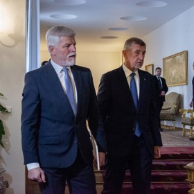 Na tradiční novoroční oběd dorazili 7. ledna 2026 prezident Petr Pavel i premiér Andrej Babiš s modrou kravatou.