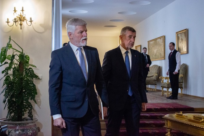 Na tradiční novoroční oběd dorazili 7. ledna 2026 prezident Petr Pavel i premiér Andrej Babiš s modrou kravatou.