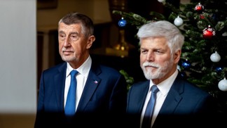 Prezident Petr Pavel i premiér Andrej Babiš zvolili stejnou kravatu: Mám situaci pod kontrolou, hlásá modrá