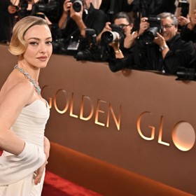 Herečka Amanda Seyfried na sebe naposledy upozornila na posledním předávání Zlatých globů, kde dost kontroverzním způsobem reagovala na své dvě neproměněné nominace.