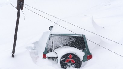 FOTO: Auto jsou kompletně zasypaná.