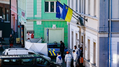 FOTO: Vlajky na úřadě v Chřibské.