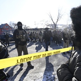 Agenti ICE se dostávají stále častěji do konfliktů s občany.