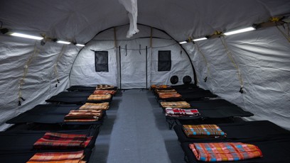 FOTO: Noěv postavené vyhřívané stany pro obyvatele Kyjeva.