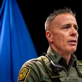 Greg Bovino je velitelem jednotek ICE.