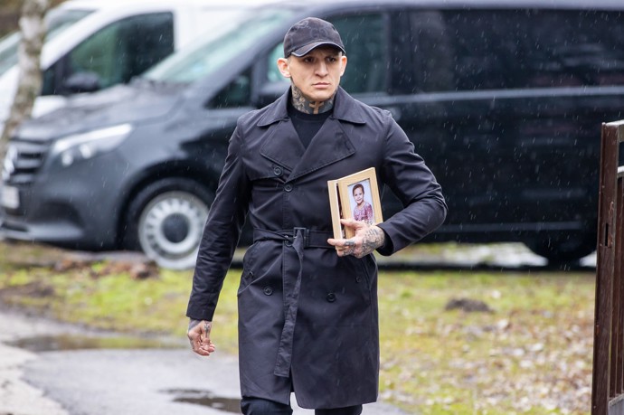 Gábor Boráros přišel na pohřeb s fotografií v rámečku.