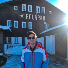 Původně se horská chata jmenovala Protěž, zpěvák ji ale přejmenoval na Polárka.