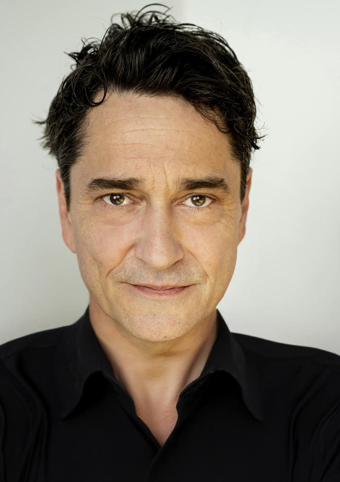 Herec Saša Rašilov.