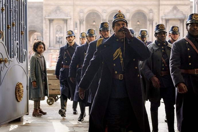 Natáčelo se v Anglii a Paříži.