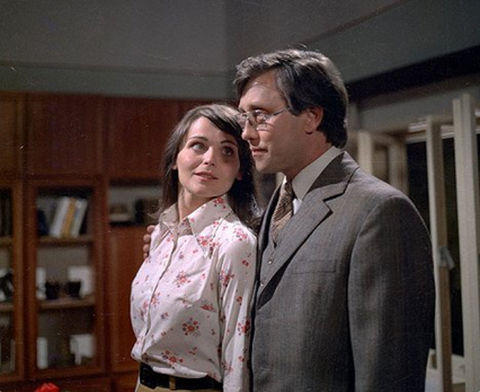 Smrt Evy Jakoubkové je zahalena tajemstvím (Inženýrská odysea, Eva Jakoubková a Jaroslav Satoranský). Další snímky jsou z filmu Propast, kde si Eva také zahrála.