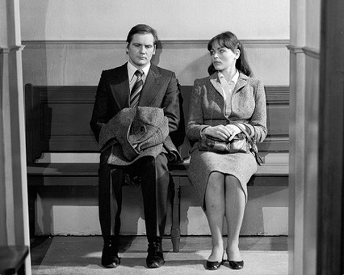 Eva Jakoubková odešla za svým snem stát se herečkou z domu už v patnácti letech, kdy ji v Brně přijali na konzervatoř. (Bakaláři, Jiří Štěpnička a Eva Jakoubková).