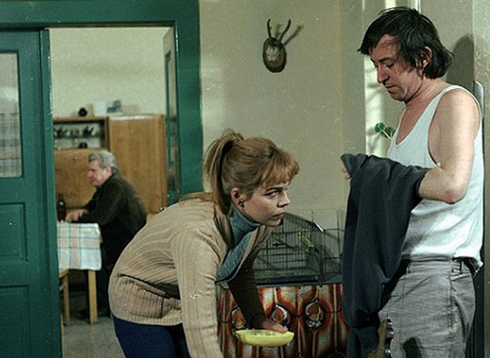 Nyní můžete vidět Jiřího Lábuse v epizodě Bakalářů s názvem Zabijačka. Na snímku s Dagmar Veškrnovou.