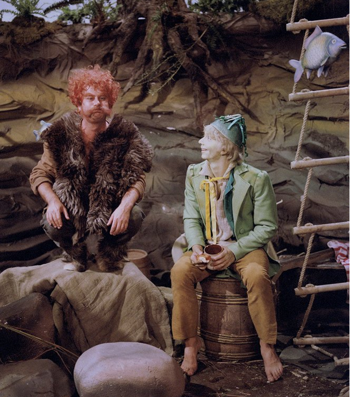 Pohádku Kmotři z blat vysílá Česká televize.