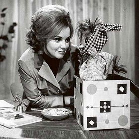 Trápila se v dětství i v dospělosti (Pohádkové dívánky, 1955).