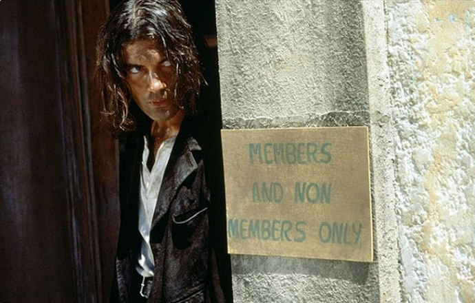 Antonio Banderas se v něm ukázal jako velmi zdatný kytarista.