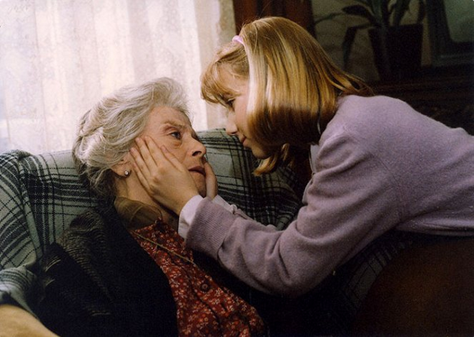 Snímek z filmu Zamilovaná (Nelly Gaierová, Karolína Syrovátková)