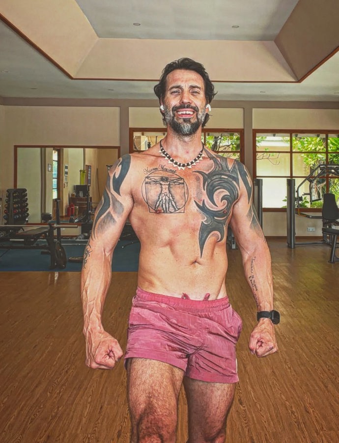 Václav Noid Bárta má skvělou postavu.