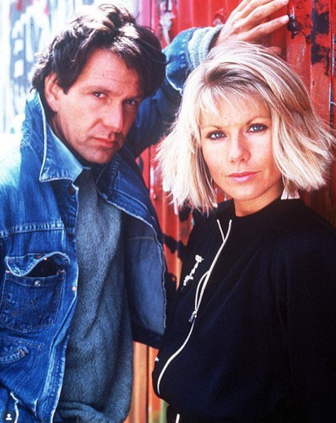 Glynis Barber tvrdí, že co jí slušelo jako mladé, jí dnes prokazuje medvědí službu. Na snímku s kolegou a manželem Michaelem Brandonem v seriálu Dempsey a Makepeaceová.