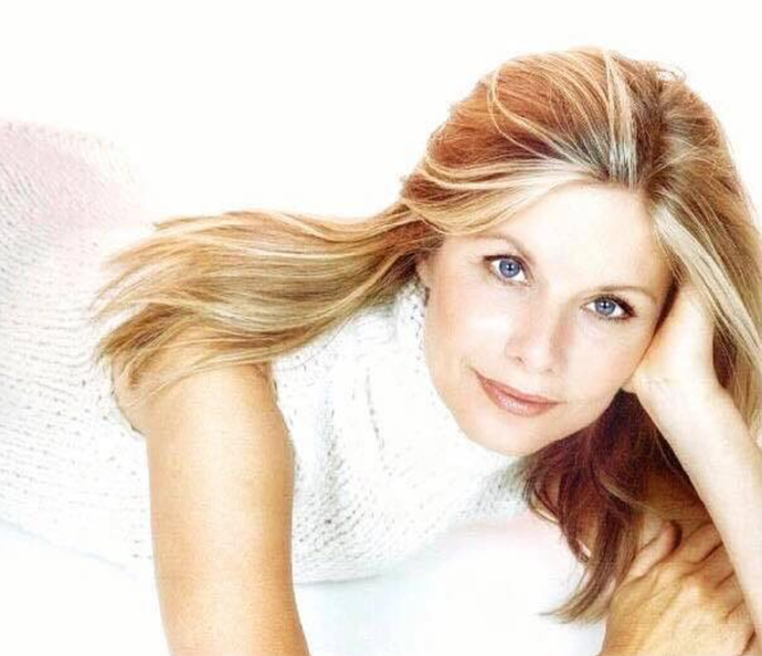 Glynis také v jednom ze svých sloupků přiznala, že trpěla šikanou kvůli obočí, které měla o pár odstínů tmavší než vlasy. Proto si ho vytrhala na tenkou čárku a dnes ho musí dokreslovat.