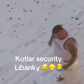 Kotlára vyhodila žena z bytu.