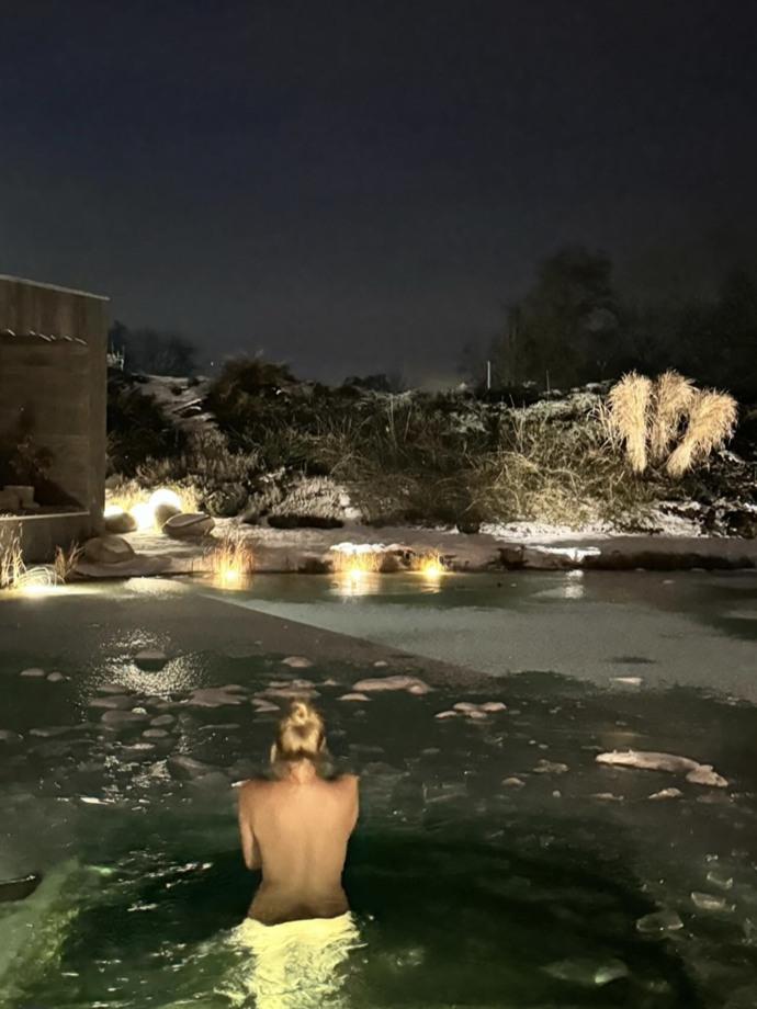 Taťána Kuchařová se šla otužovat.