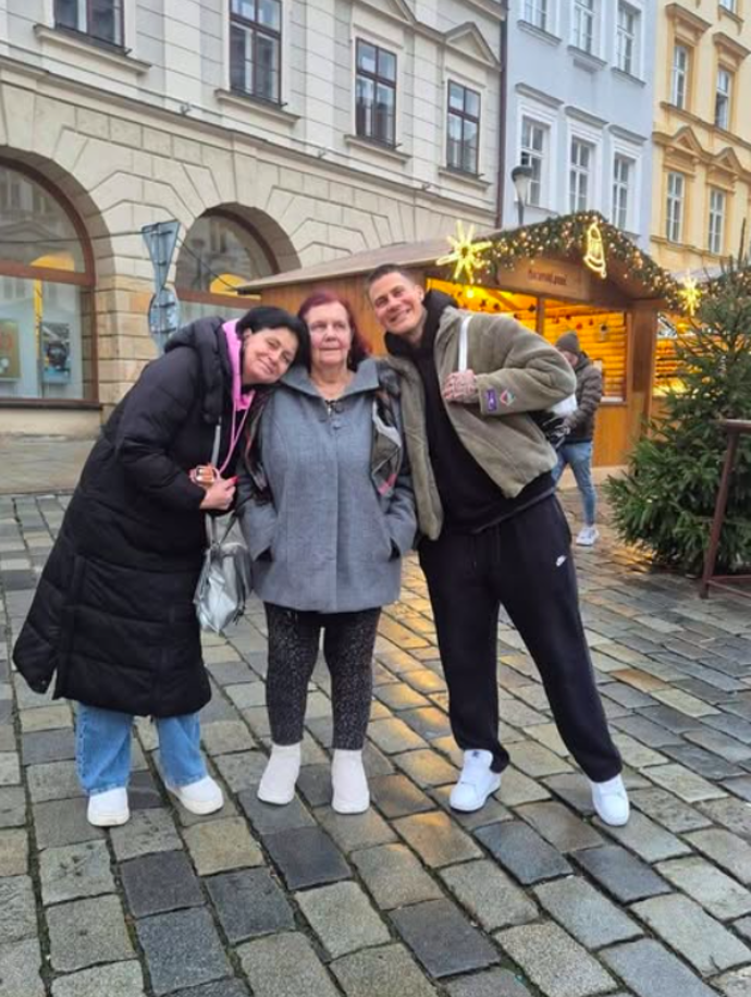 Nikola Němcová má velkou oporu v mamince a babičce.