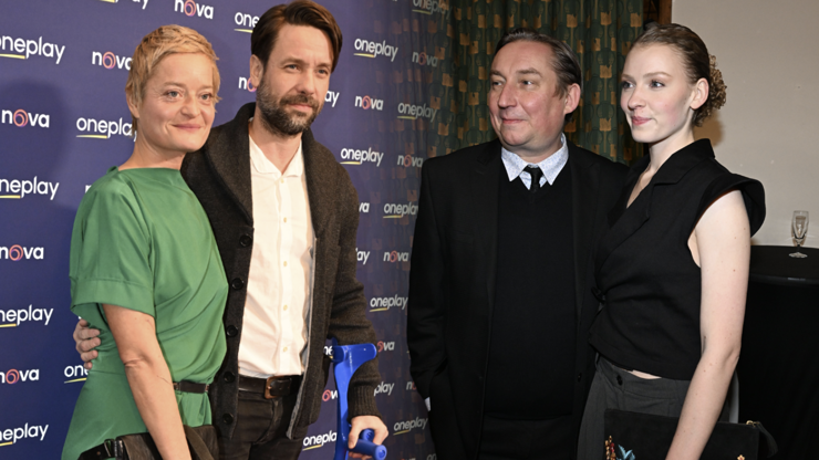 Mikluš poprvé s partnerkou, Neužil s manželkou či Lněnička s paní Columbovou. Slavné páry na premiéře 