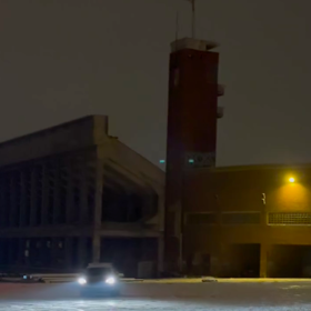 Policisté driftovali u Strahova.