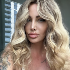 Slovenský showbyznys přišel o jednu ze svých nejvýraznějších a nejkontroverznějších tváří. 