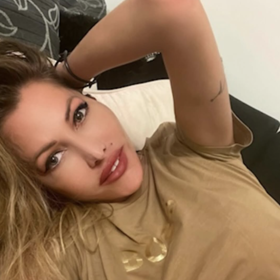 Pod povrchem ale skrývala existenční strach, touhu po dítěti i péči o nemocnou matku.