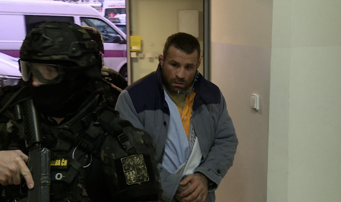 Karlos Vémola podstoupil operaci čelisti.