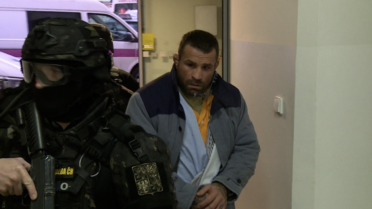 Karlos Vémola podstoupil operaci čelisti.