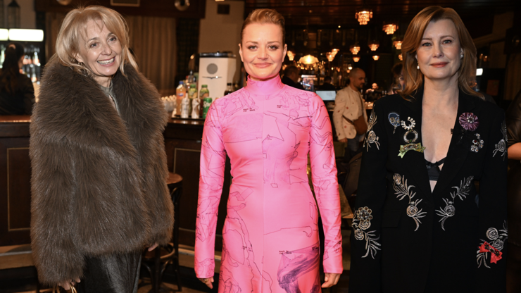 Přeslazená Stárková, úchvatná Schneiderová či zamilovaná Žilková. Slavné krásky se předvedly na premiéře 