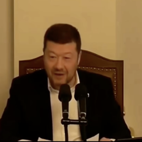 Okamura pobavil všechny přítomné.