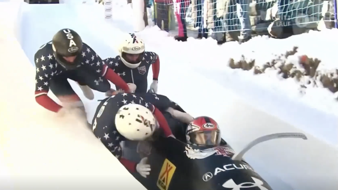 Následně sebou vzali všechny za sebou.