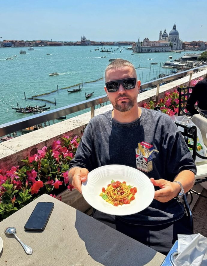 Jeho smrt oplakává Slovensko.